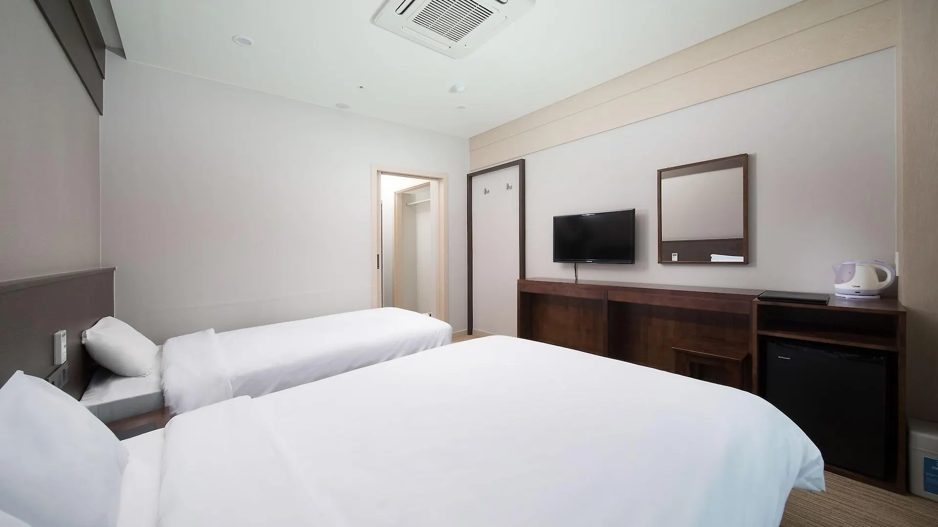 Jeju Palace Hotel 3*,  South Korea
